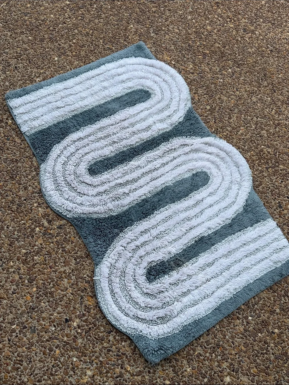 WEST ELM SWOOSH Gray and White Wave-Pattern Bath Mat